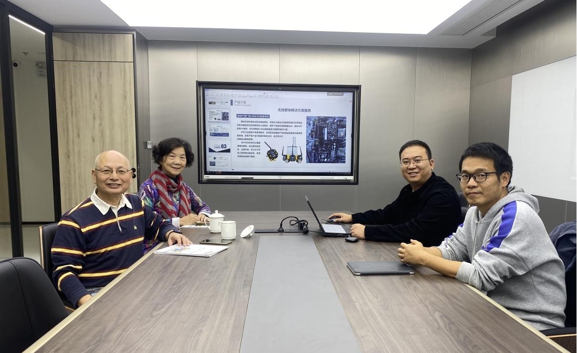 Warmly welcome Dr. Li Yihang and his delegation to KJT’s new factory for a visit and exchange - based on scientific research and innovation, to help the company’s future development!